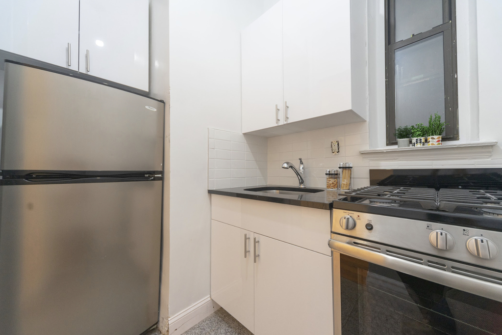 210 East 38th Street - Photo 3