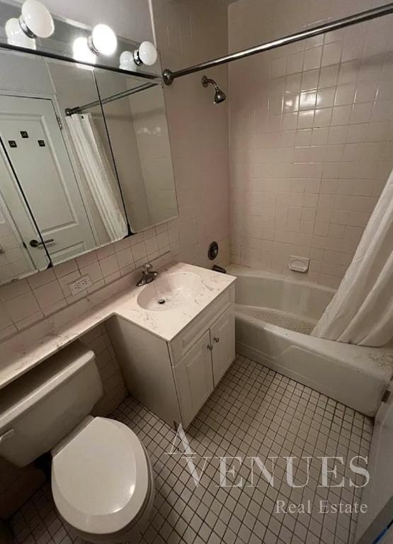 East 83rd Street - Photo 3