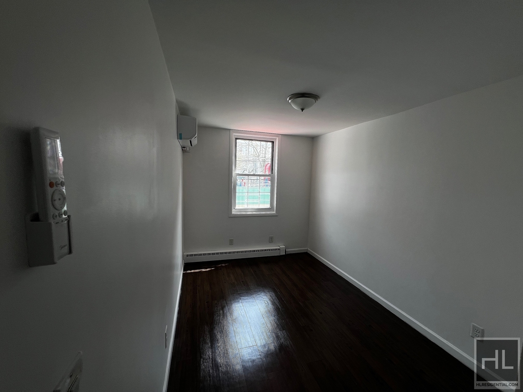 Tiffany Street - Photo 9