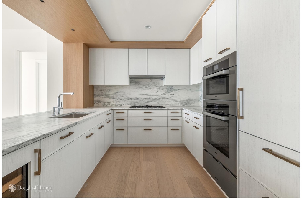 50 W 66th St - Photo 4