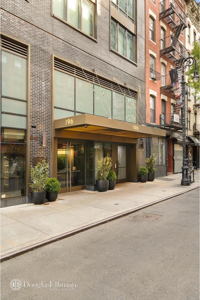 196 Orchard St - Photo 13