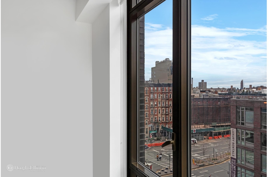 196 Orchard St - Photo 4