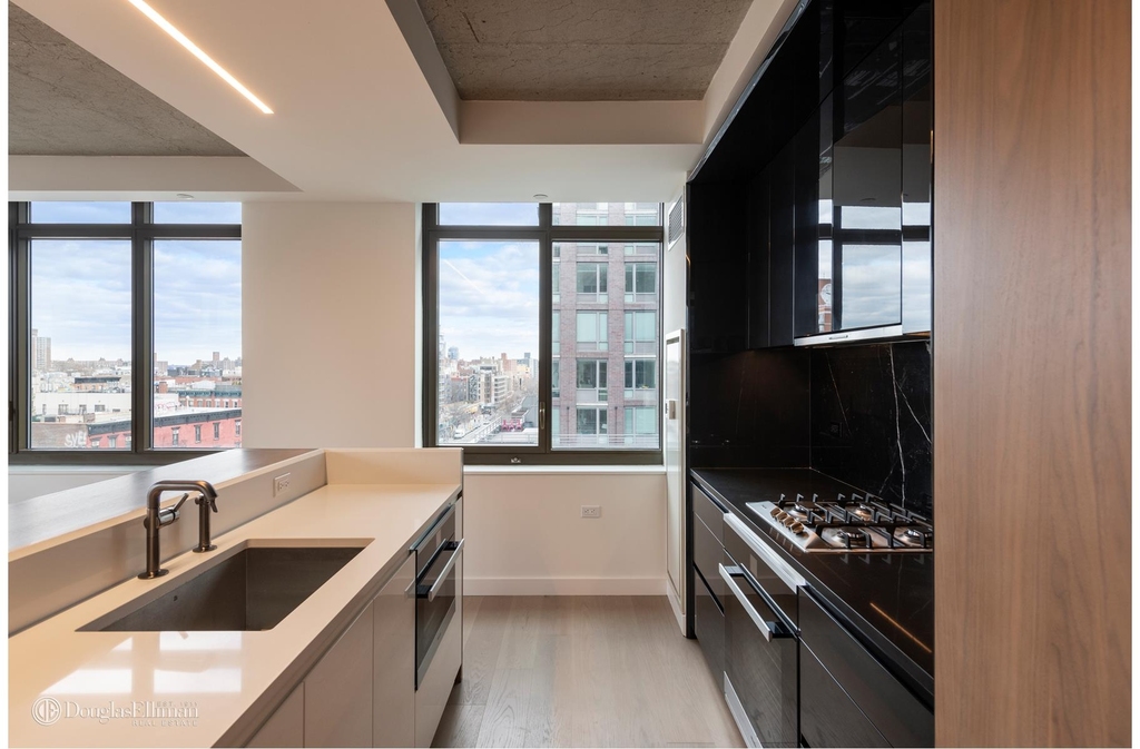 196 Orchard St - Photo 3
