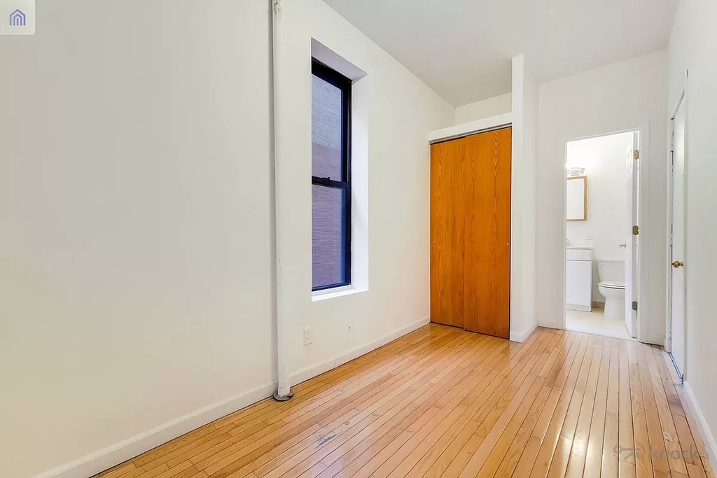 East 91st Street - Photo 4