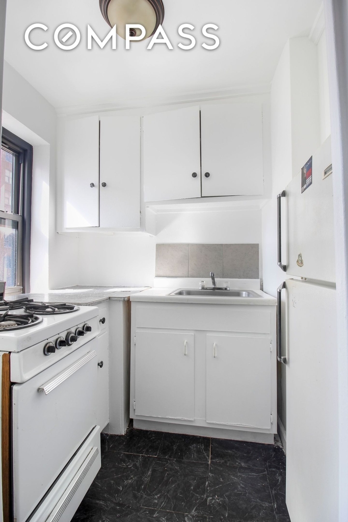 315 E 56th Street - Photo 3