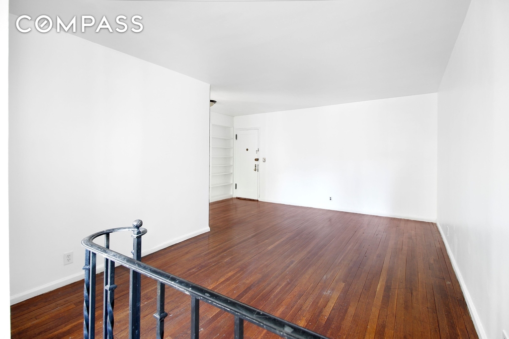 315 E 56th Street - Photo 2