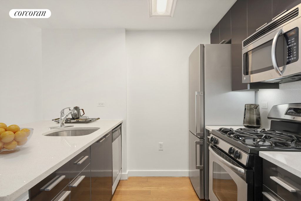 41-18 Crescent Street - Photo 3