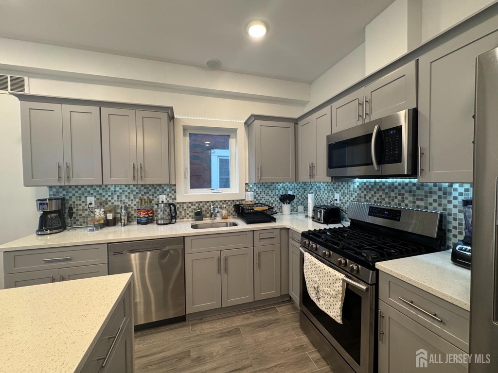 1448 37 Street - Photo 4