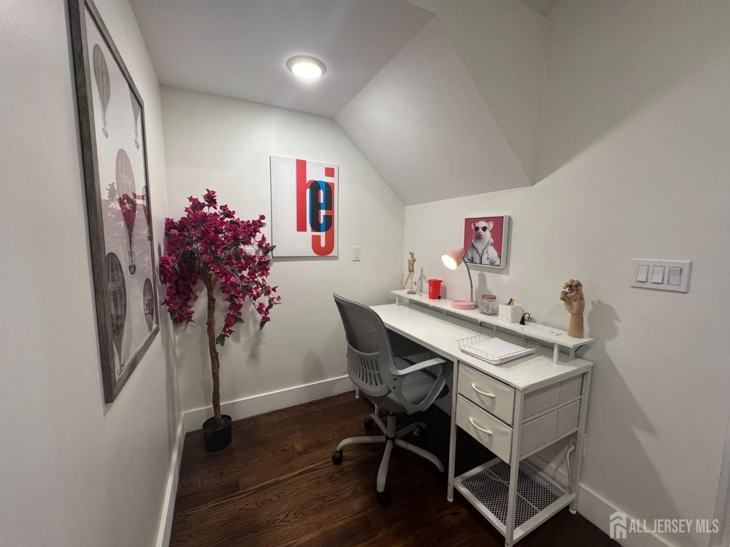 1448 37 Street - Photo 9