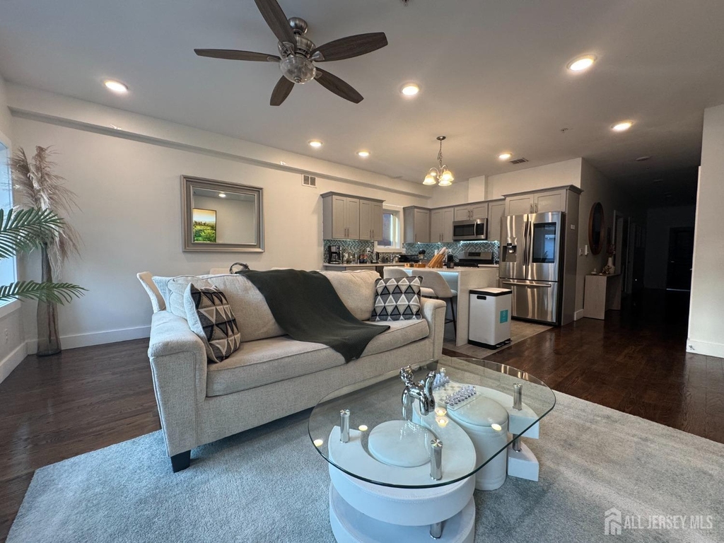 1448 37 Street - Photo 3