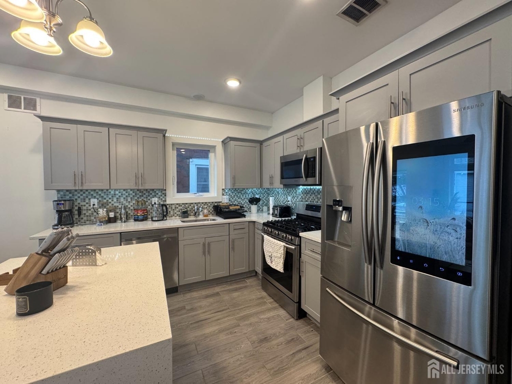1448 37 Street - Photo 5