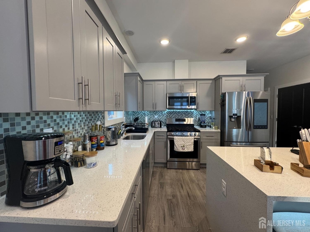 1448 37 Street - Photo 6