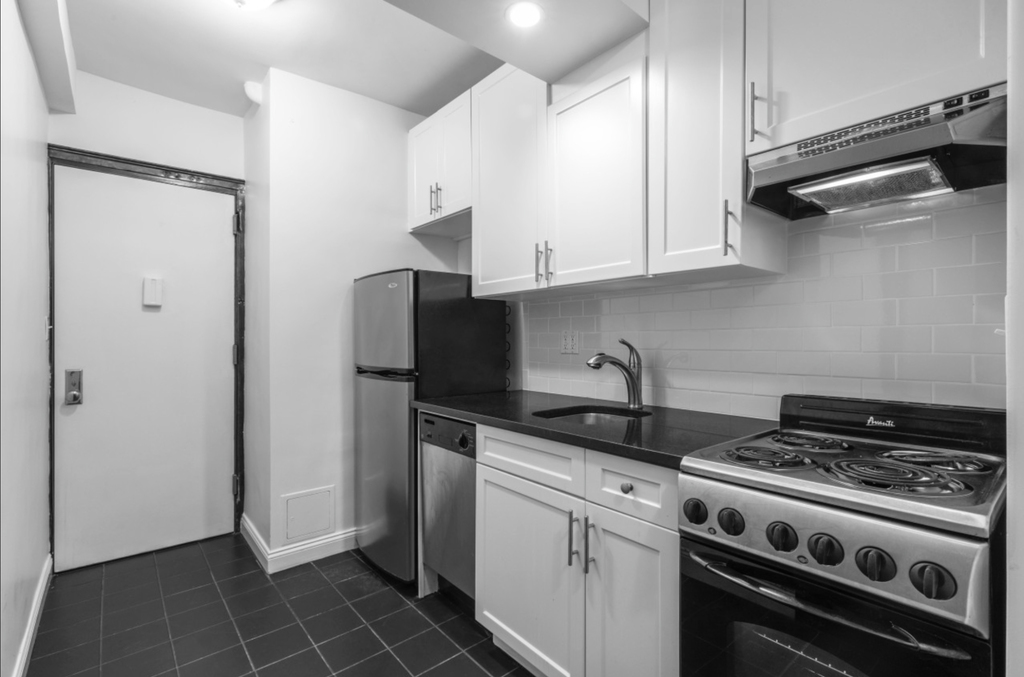 west 23rd and seventh avenue - Photo 2