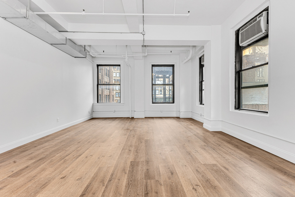 255 West 36th Street - Photo 2
