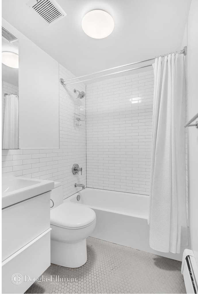 724 Sackett St - Photo 3