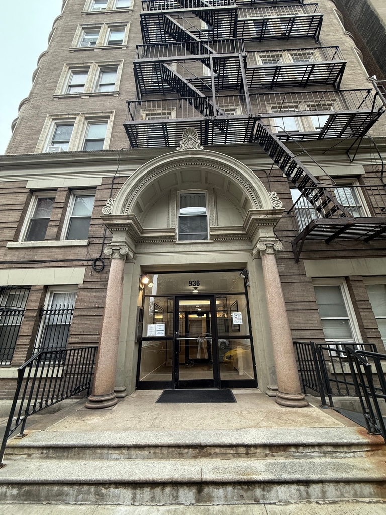 936 West End Avenue - Photo 1