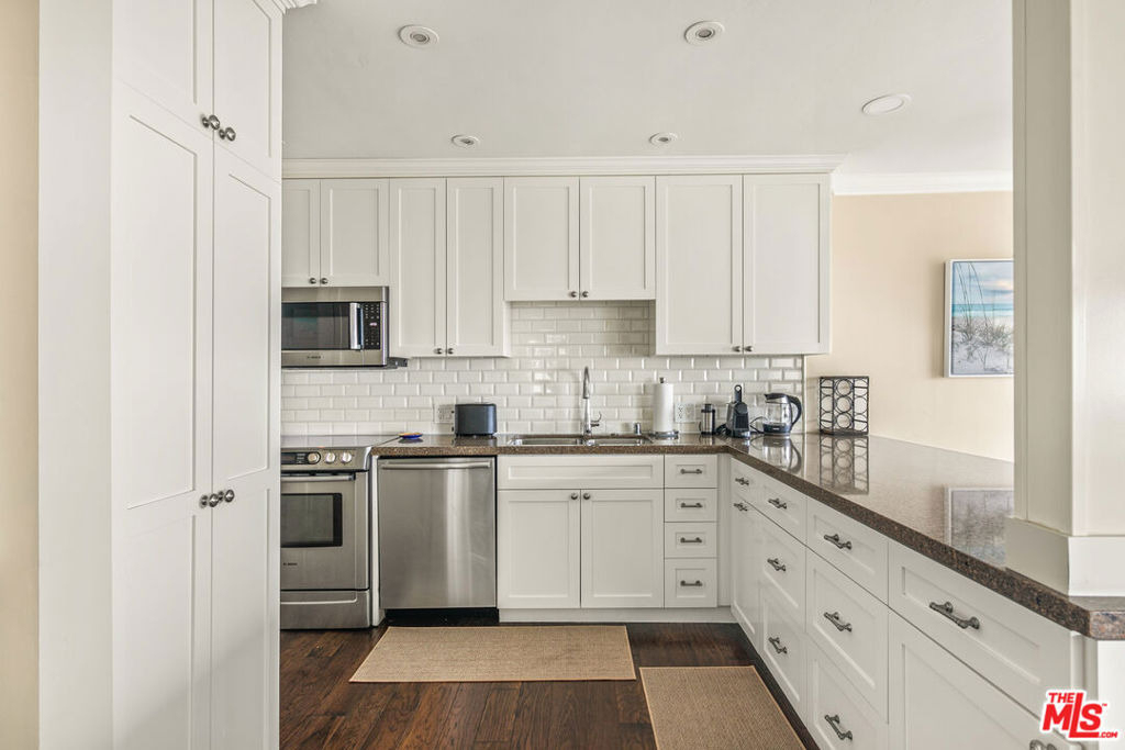 245 Coast Boulevard - Photo 12