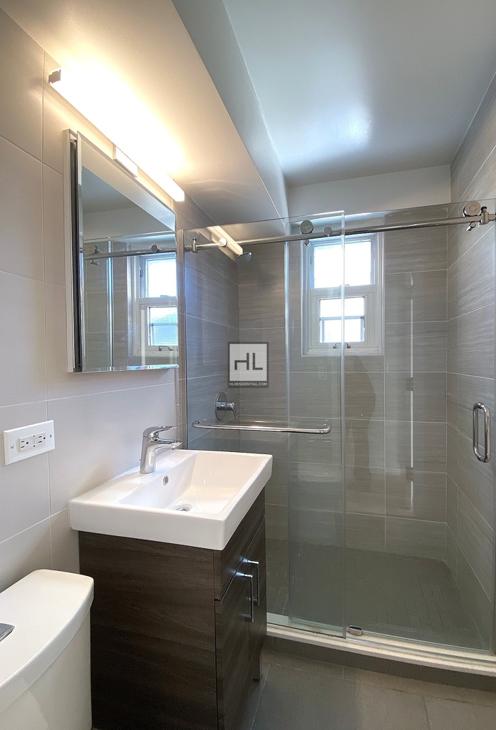 East 51st Street - Photo 4