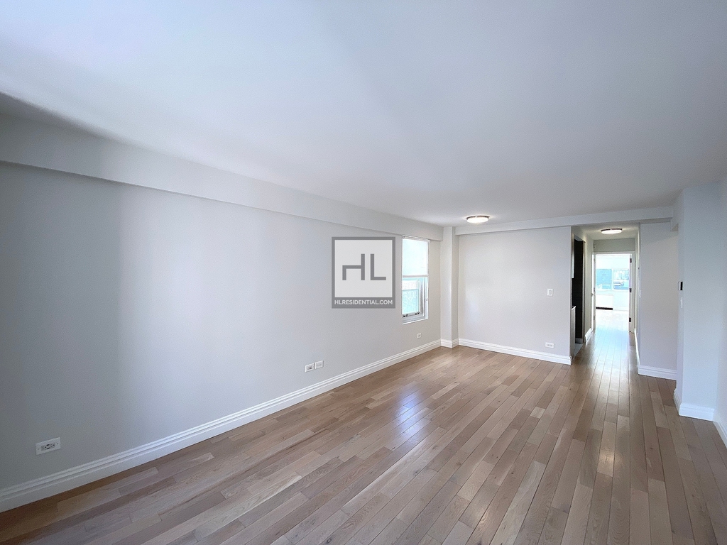 East 51st Street - Photo 0