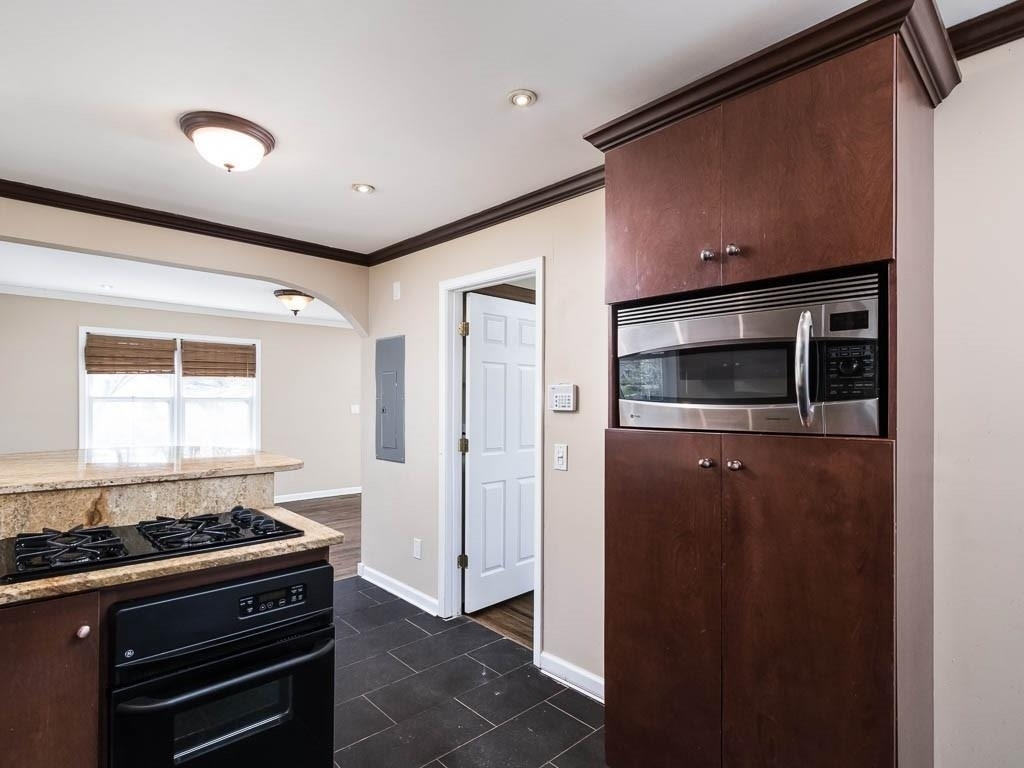 1061 Dell Avenue Se - Photo 8