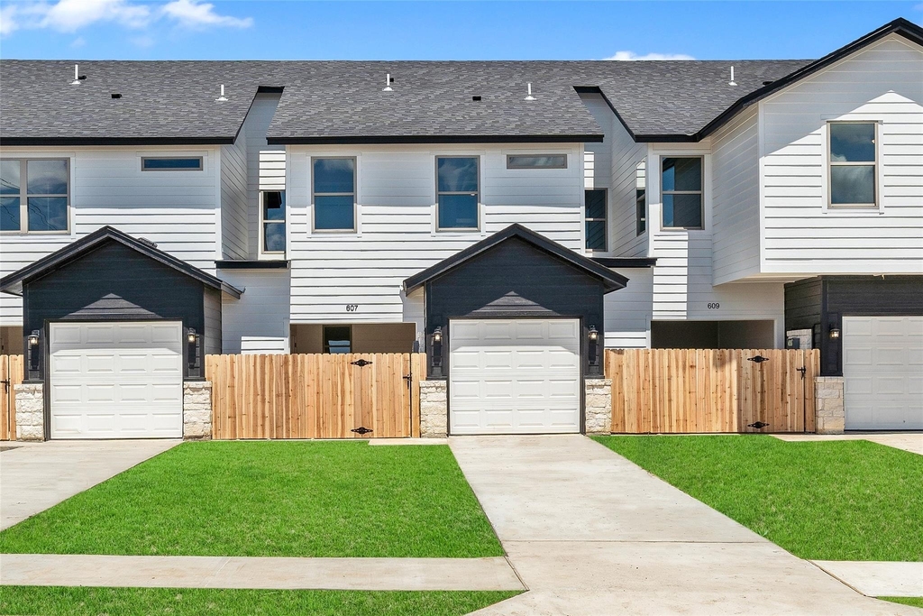 729 Meiomi Dr - Photo 0