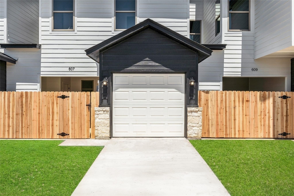 729 Meiomi Dr - Photo 1