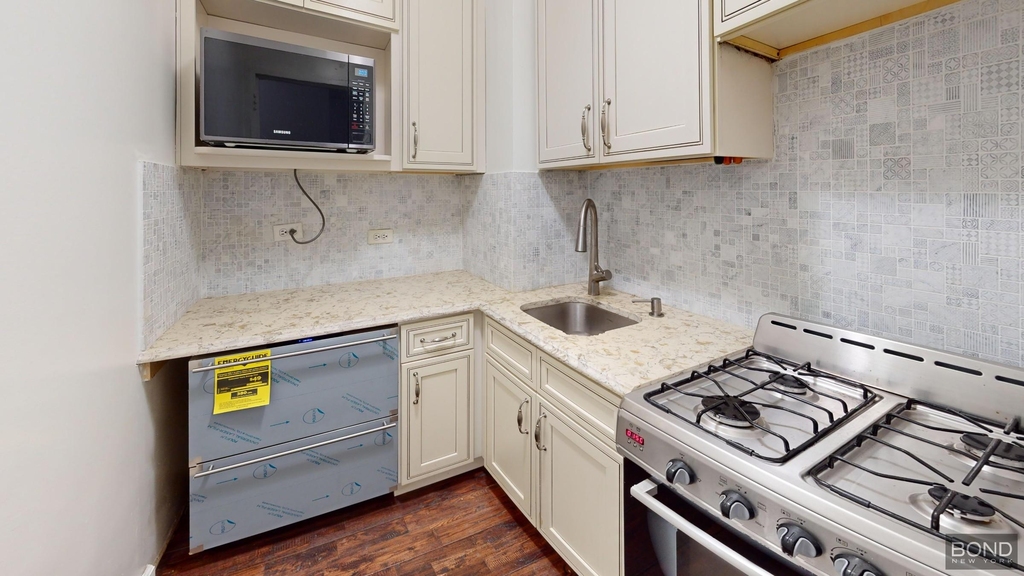 420 East 55th Street - Photo 2