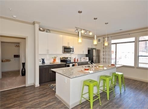 641 North Avenue Ne - Photo 0