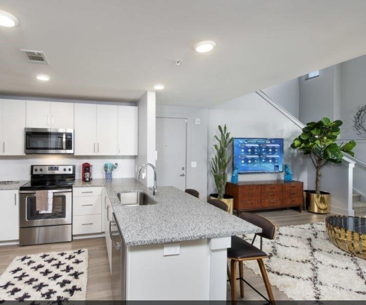 1099 Boulevard Se - Photo 0