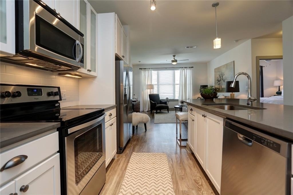 1213 Avalon Boulevard - Photo 5