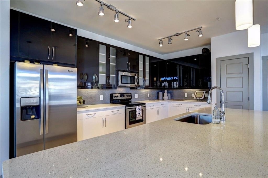 1213 Avalon Boulevard - Photo 2
