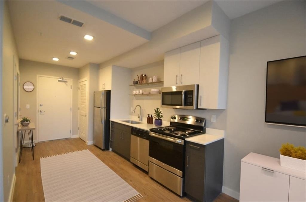 301 Memorial Drive Se - Photo 2