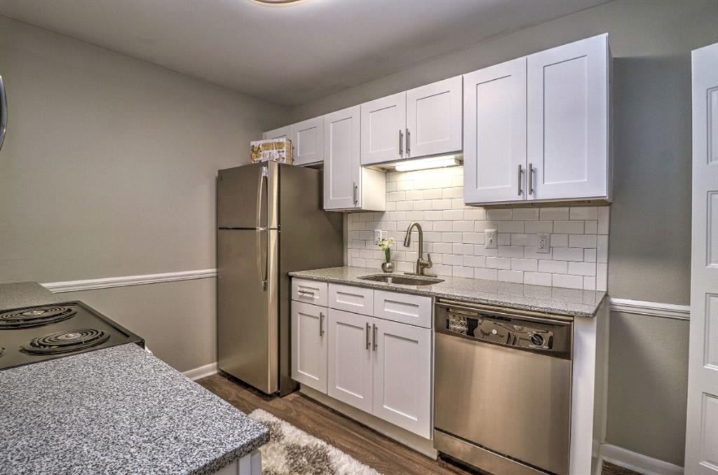 3200 Post Woods Drive - Photo 2
