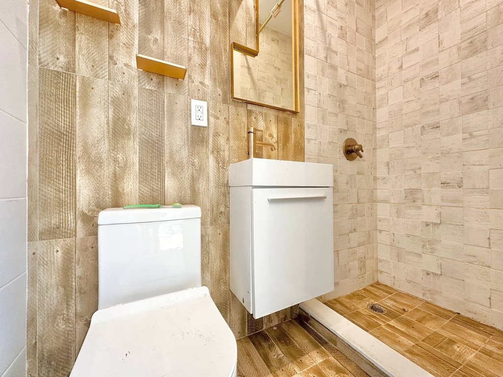 961 Seneca Avenue - Photo 6
