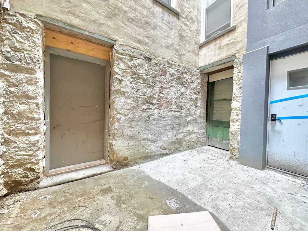 961 Seneca Avenue - Photo 8