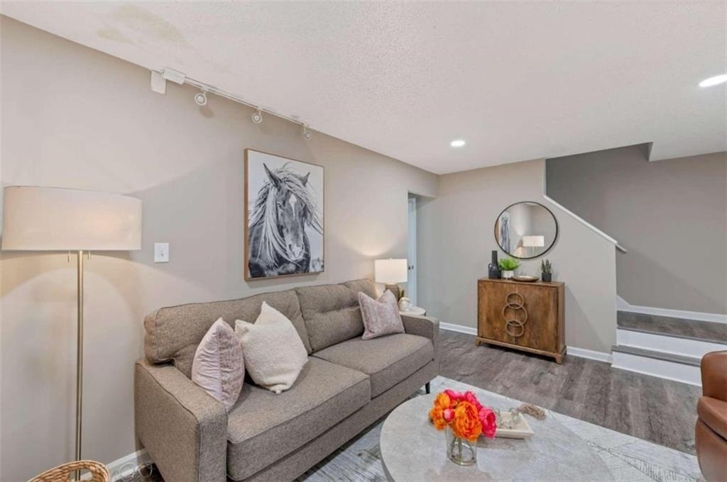 124 Bentley Parkway - Photo 1