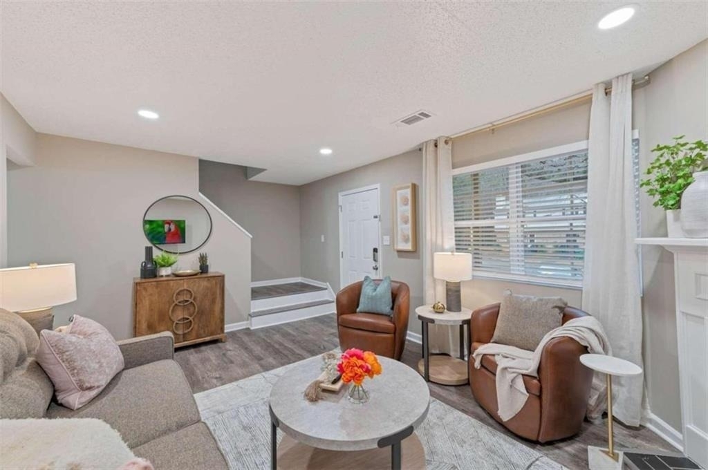 124 Bentley Parkway - Photo 2