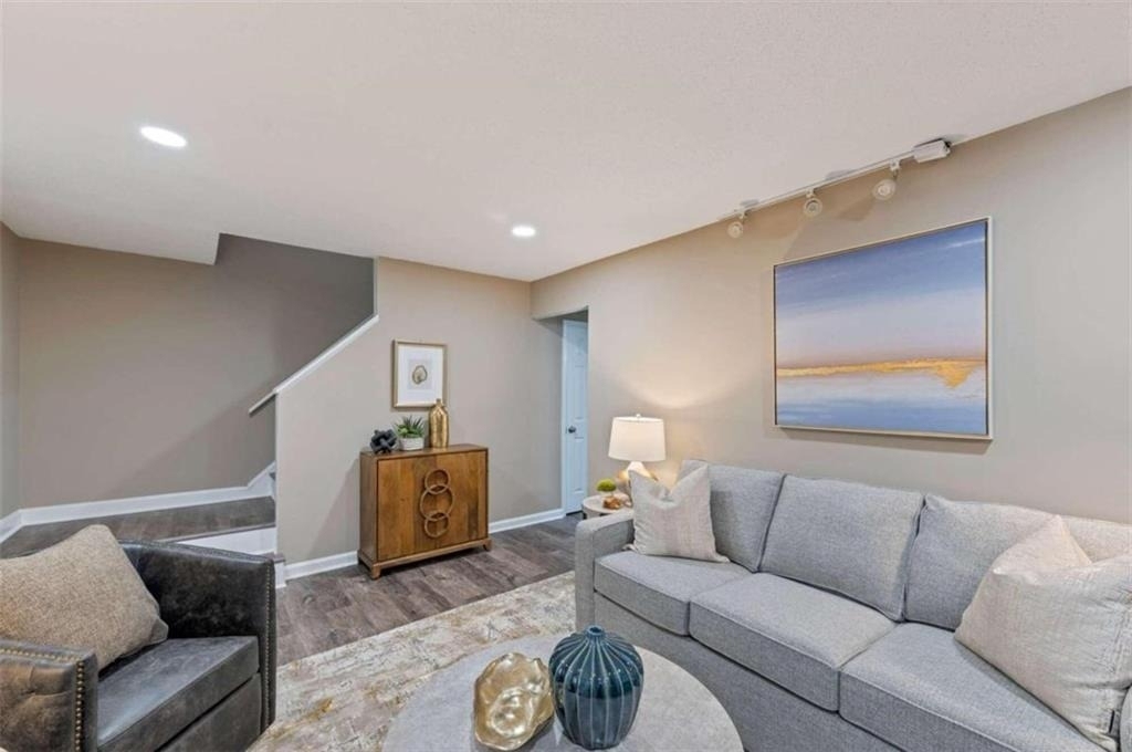 122 Bentley Parkway - Photo 3
