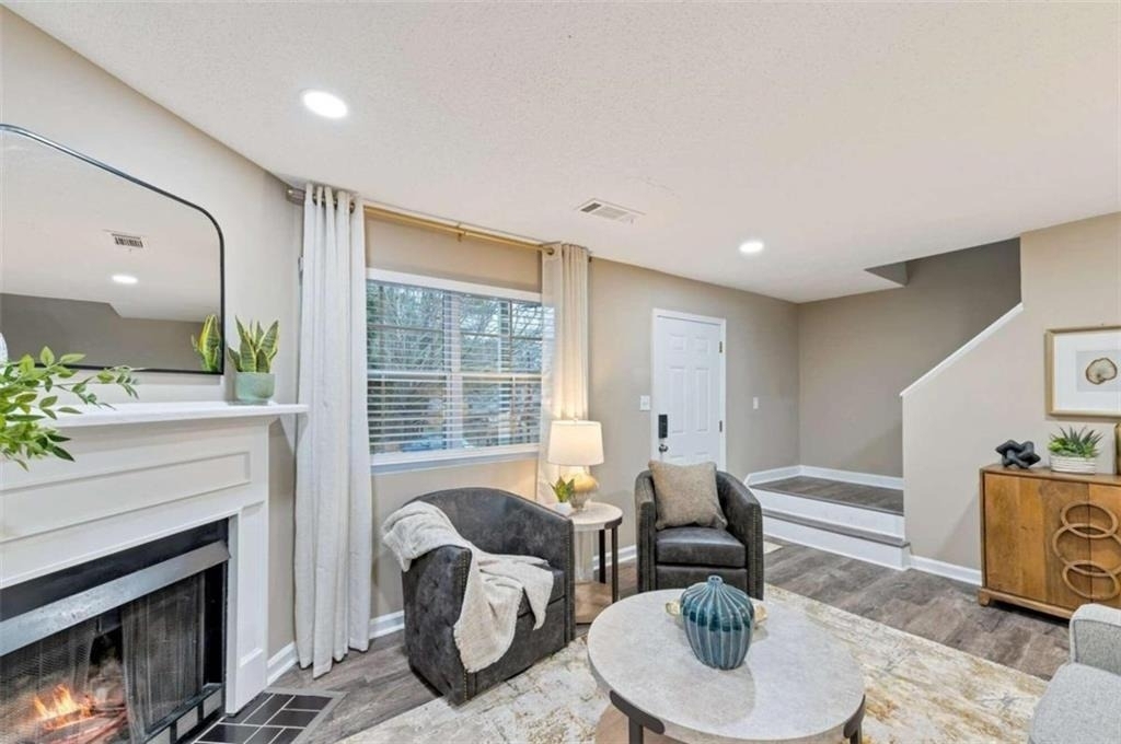 122 Bentley Parkway - Photo 2