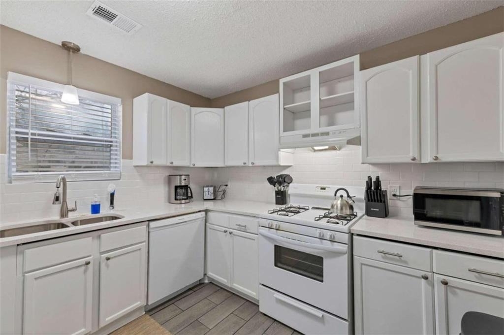 122 Bentley Parkway - Photo 7