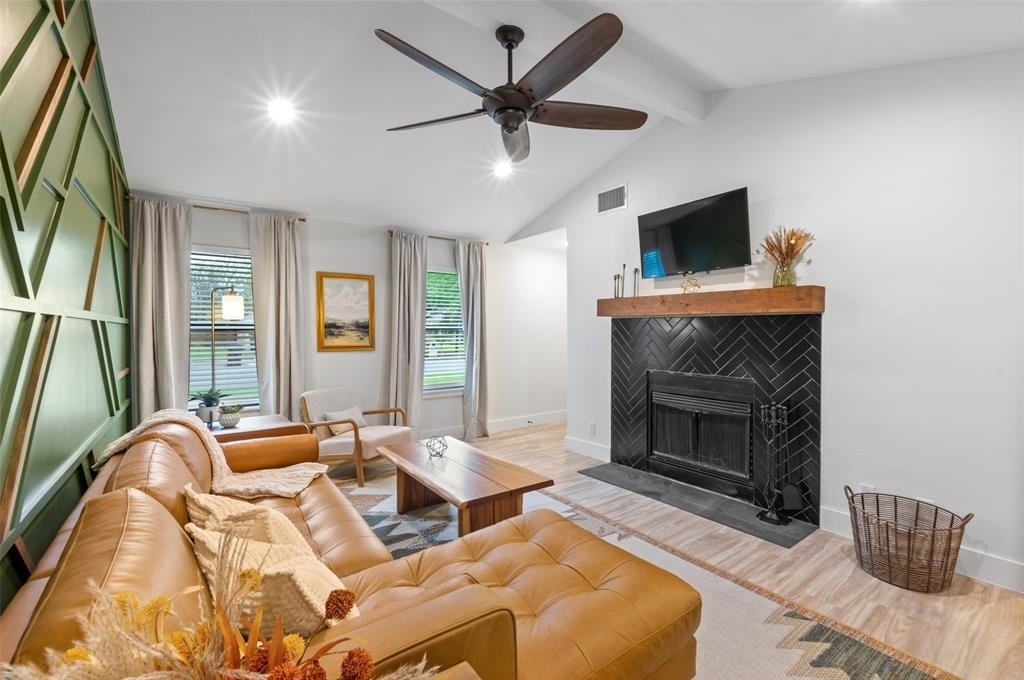 801 Forest Glen Cv - Photo 2