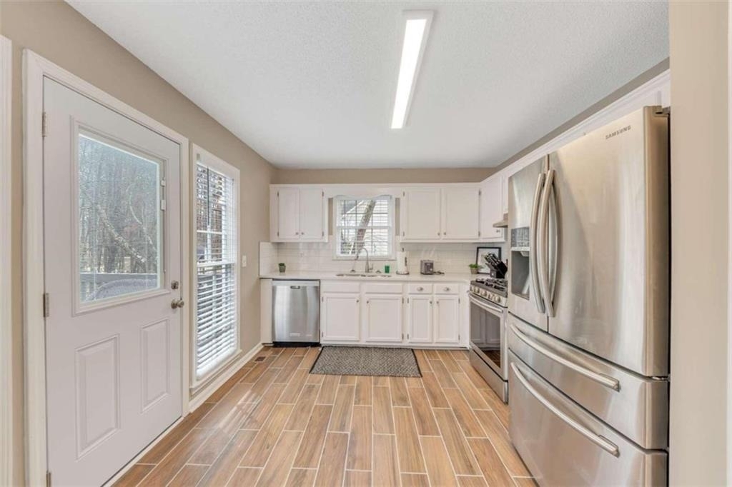 56 Brentwood Drive - Photo 3