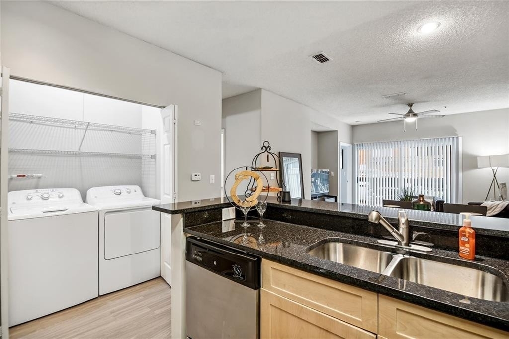 2103 Asbury Square - Photo 4