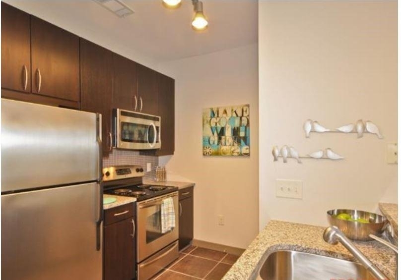 880 Glenwood Avenue - Photo 2