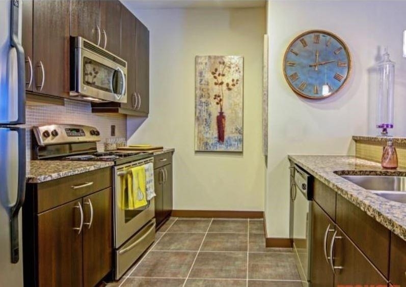 880 Glenwood Avenue - Photo 1