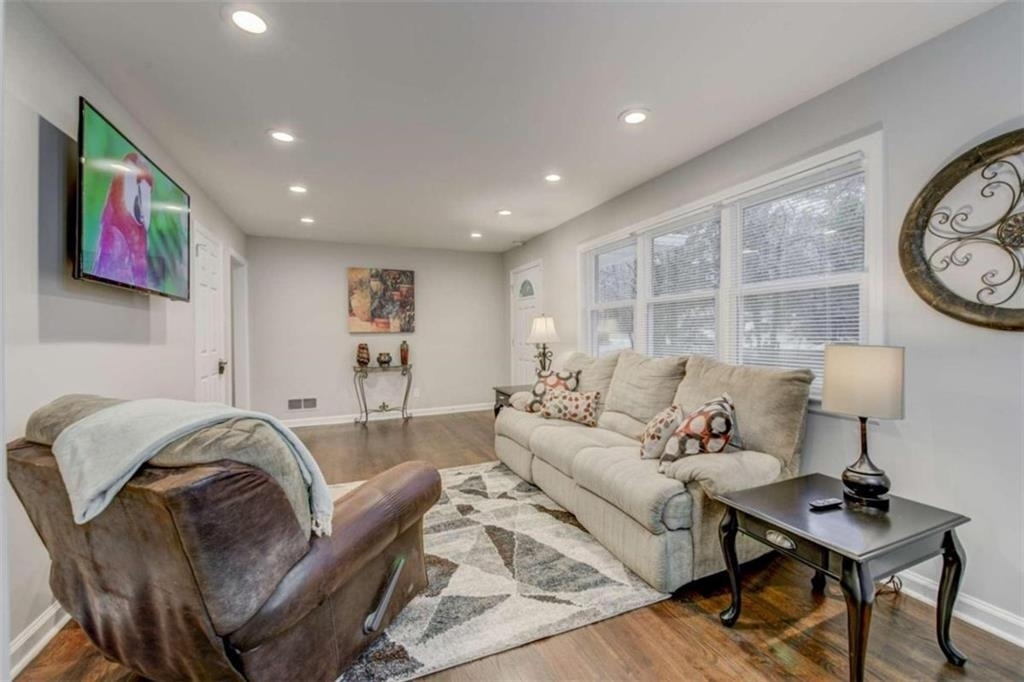 3041 Pasadena Drive - Photo 2