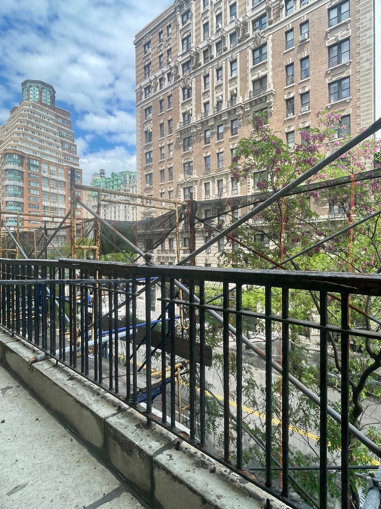 166 West 72nd Street, 3B - Photo 2