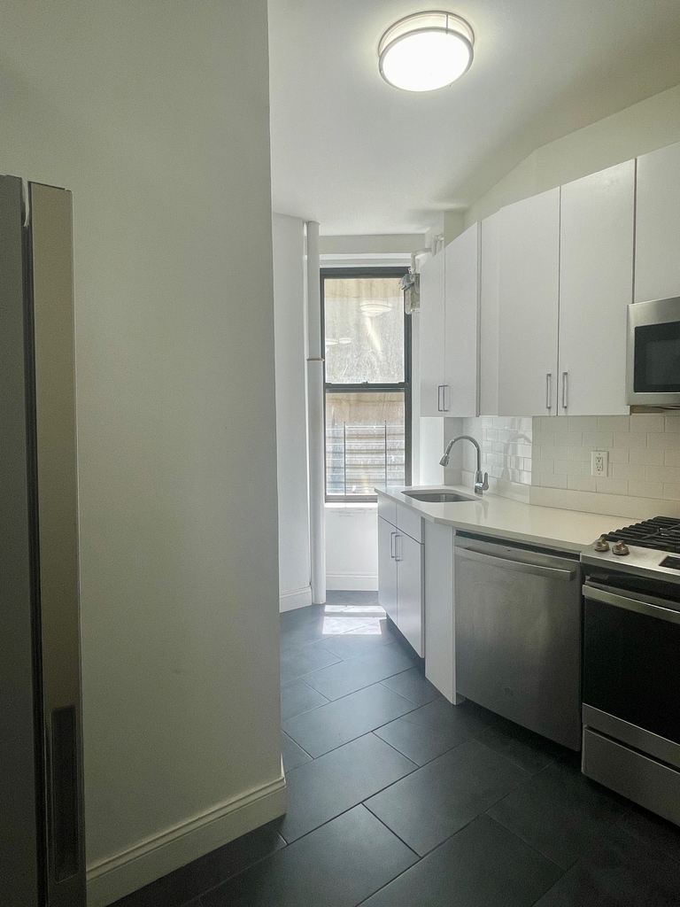 166 West 72nd Street, 3B - Photo 10