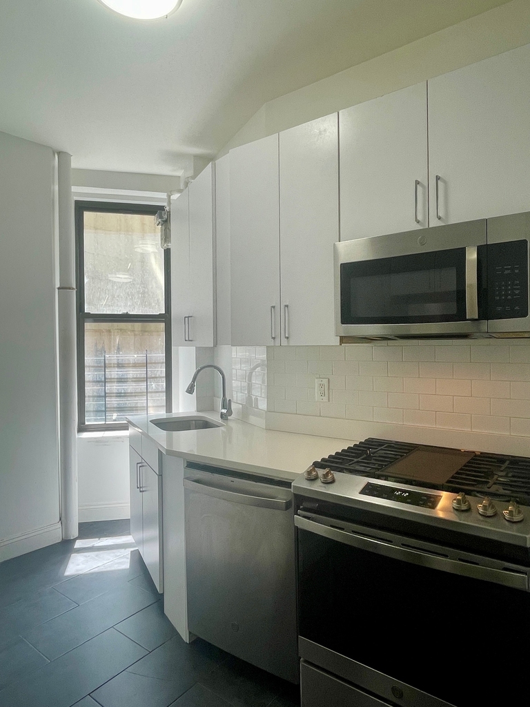 166 West 72nd Street, 3B - Photo 11