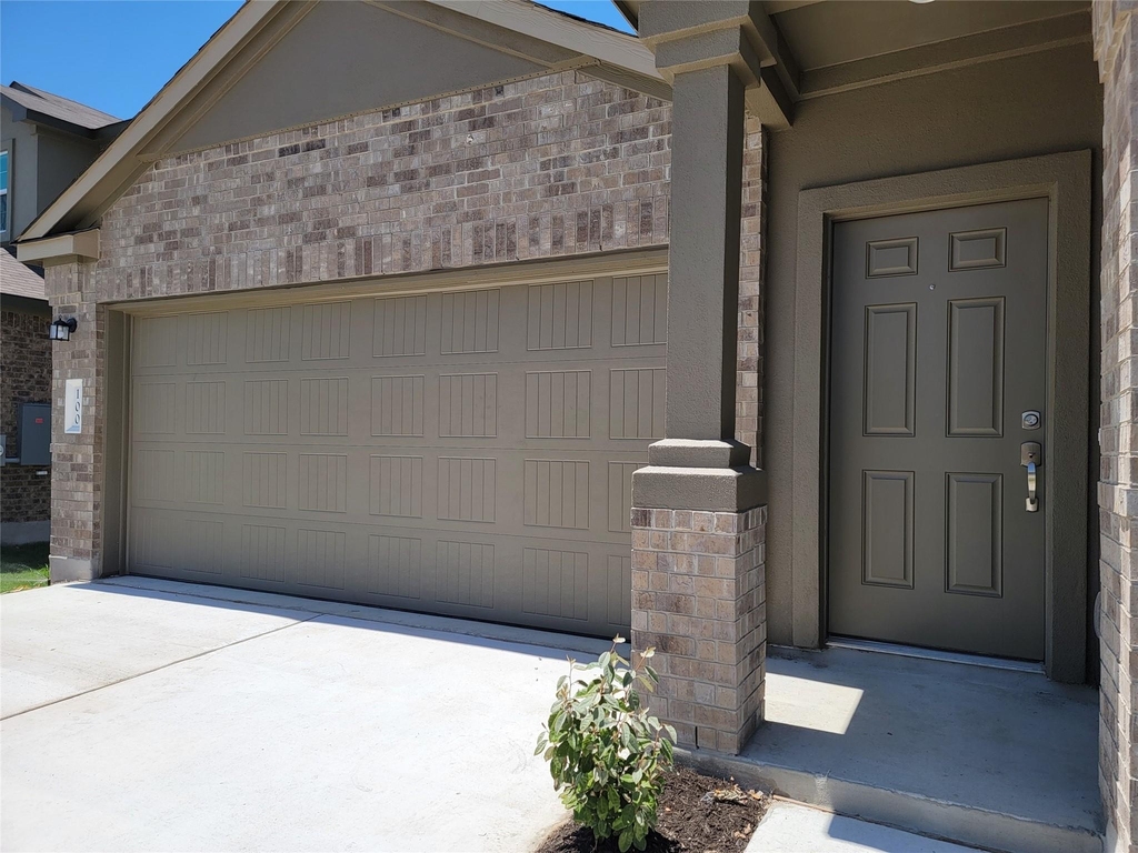 100 Montego St - Photo 3